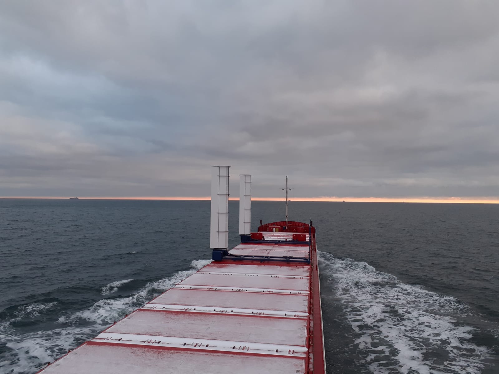 Boomsma Shipping installs and sails off with two eConowind Flatrack VentiFoils